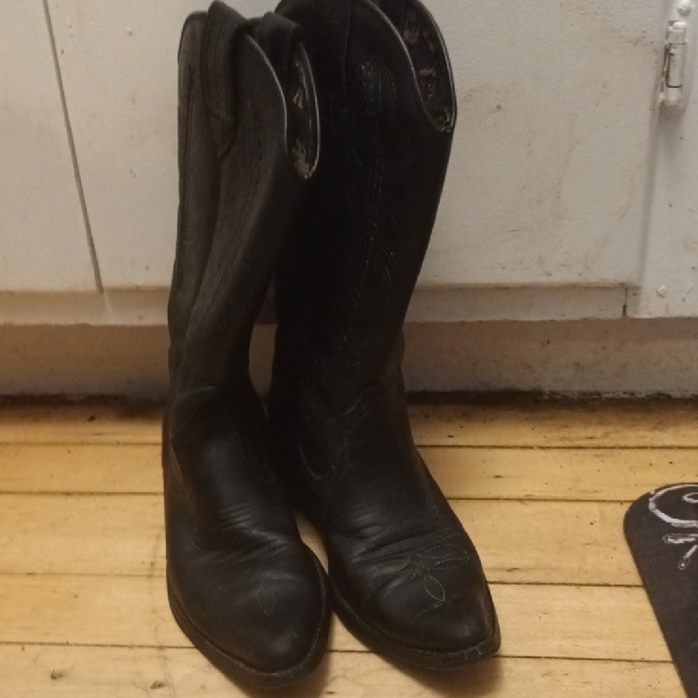 Classic Black Leather Western Boots (Spain)